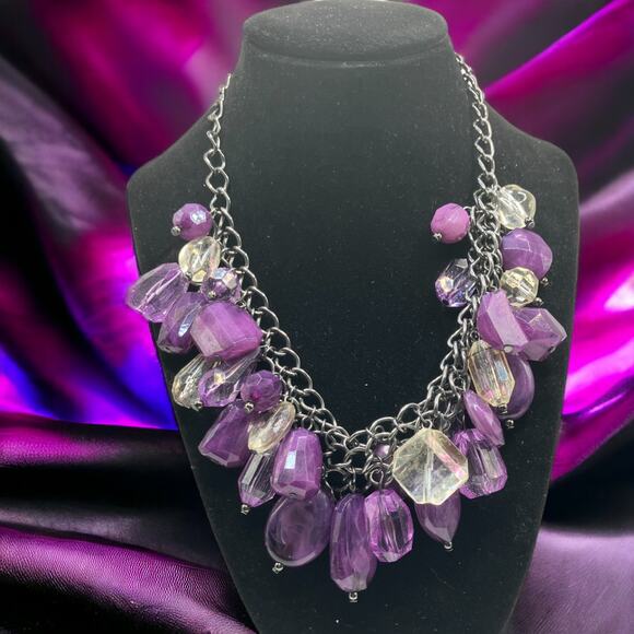 Purple and Clear Plastic Crystals Faceted Bib Cluster 17 7/8 Inch Necklace! - Picture 1 of 4